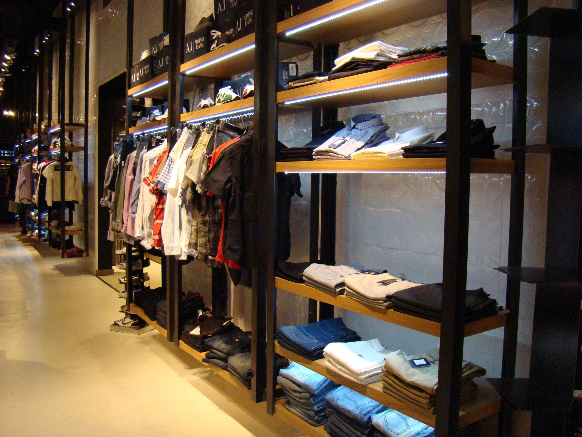 Proyecto 11 · RETAIL Y COMERCIOS · Ledilux