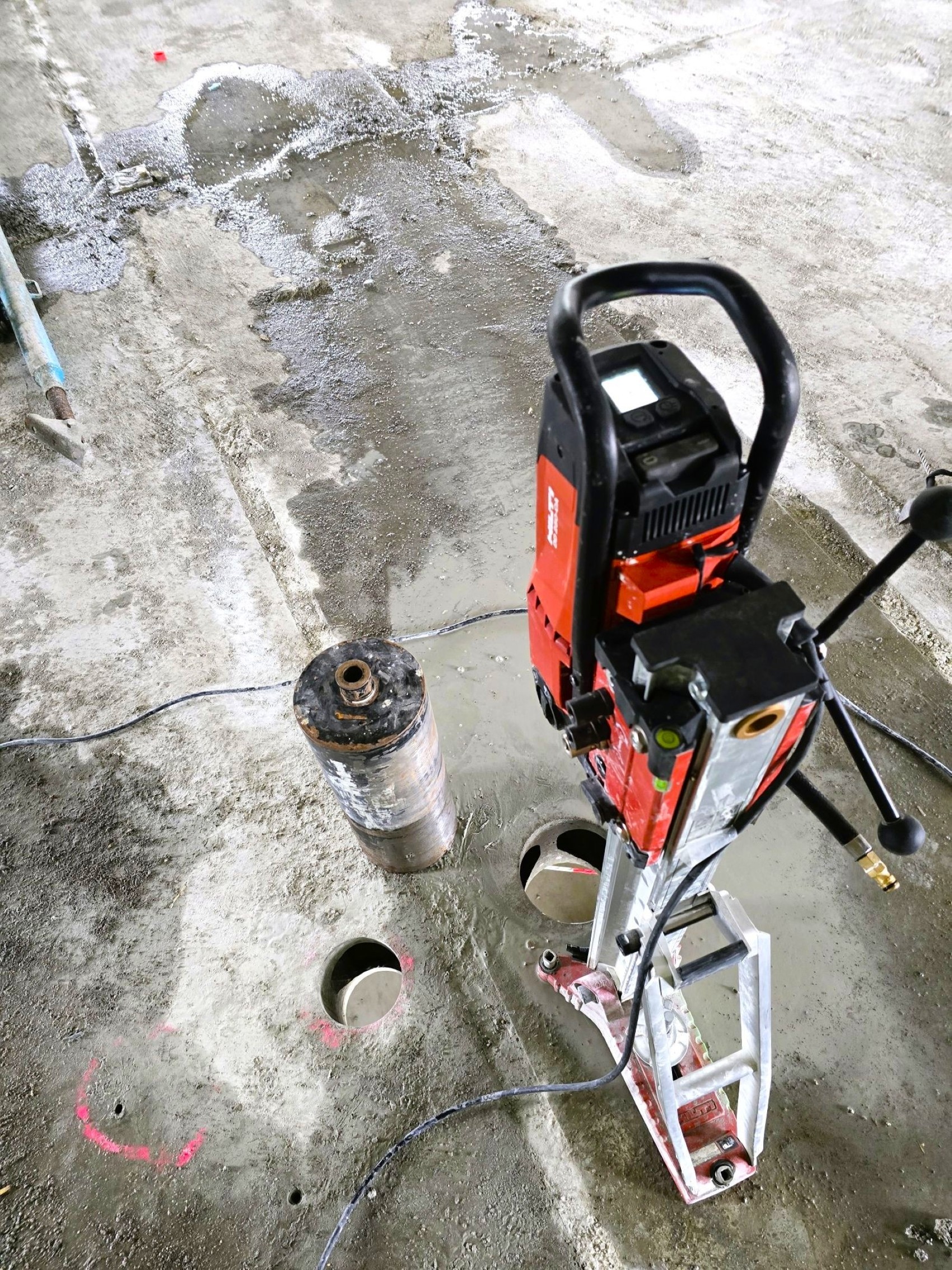 Kjerneboring i gulv.