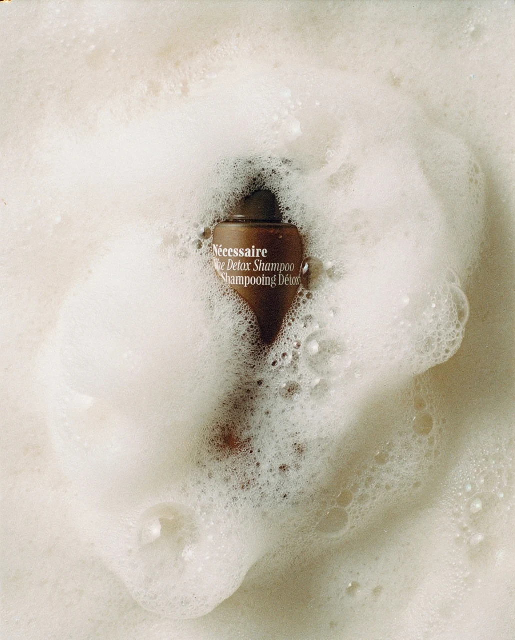 Nécessaire Shampoo AI beauty photography