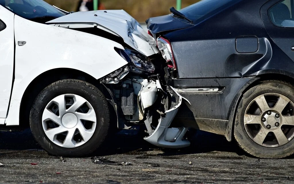 2 voitures accidentés