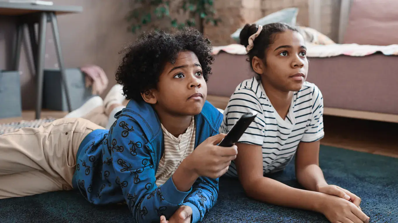 kids at home watching tv