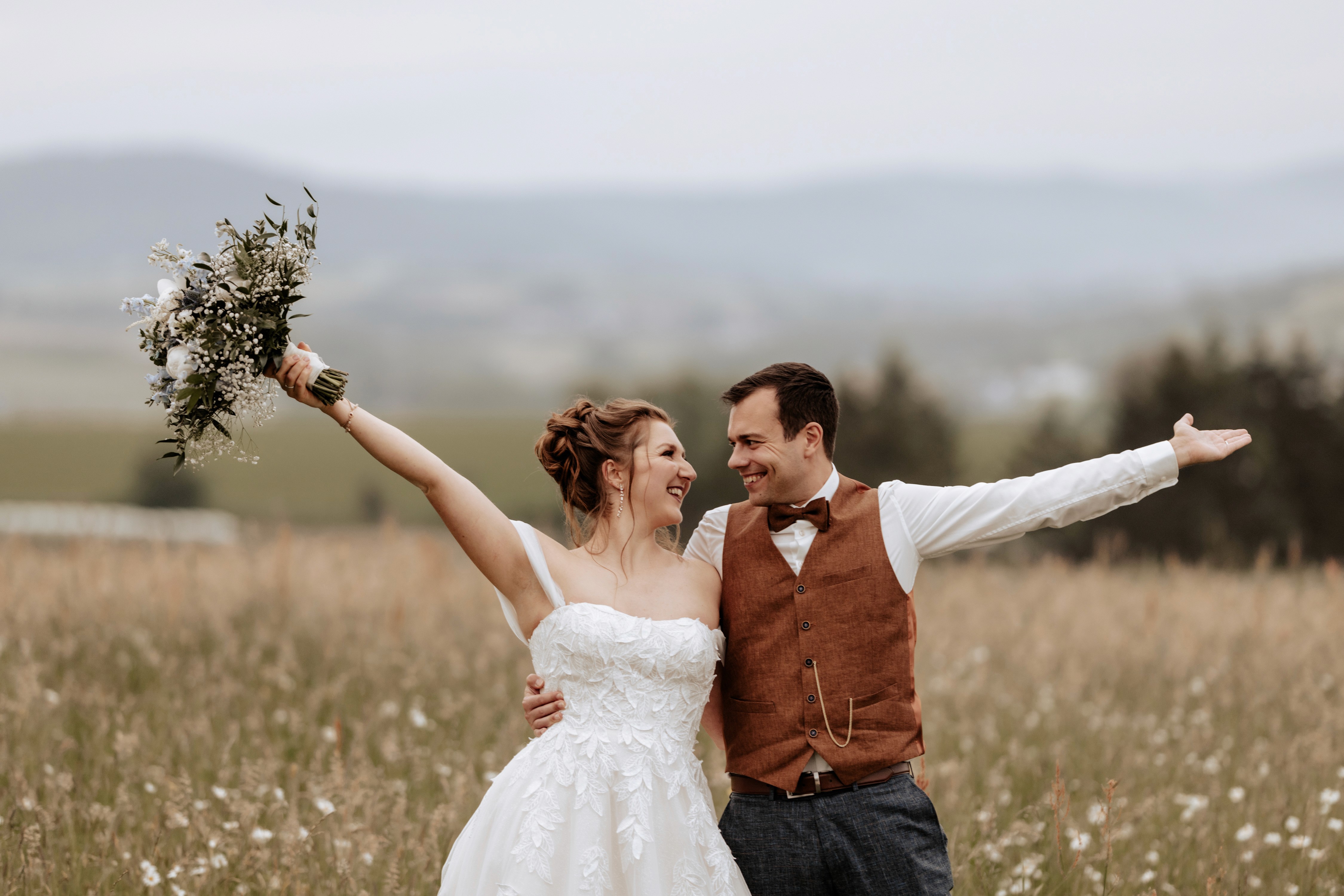 Hochzeitspaar in der Natur