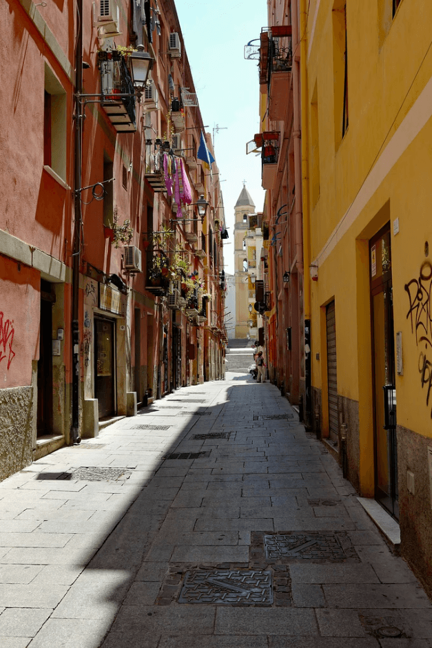 Trilocale con terrazzo alla Marina, Cagliari