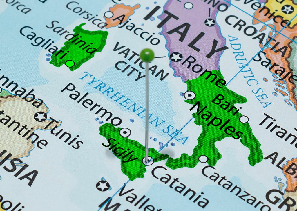 Mappa dell’Italia con evidenziate le regioni della ZES unica nel Mezzogiorno, collegata a un’azienda che assume nuovo personale