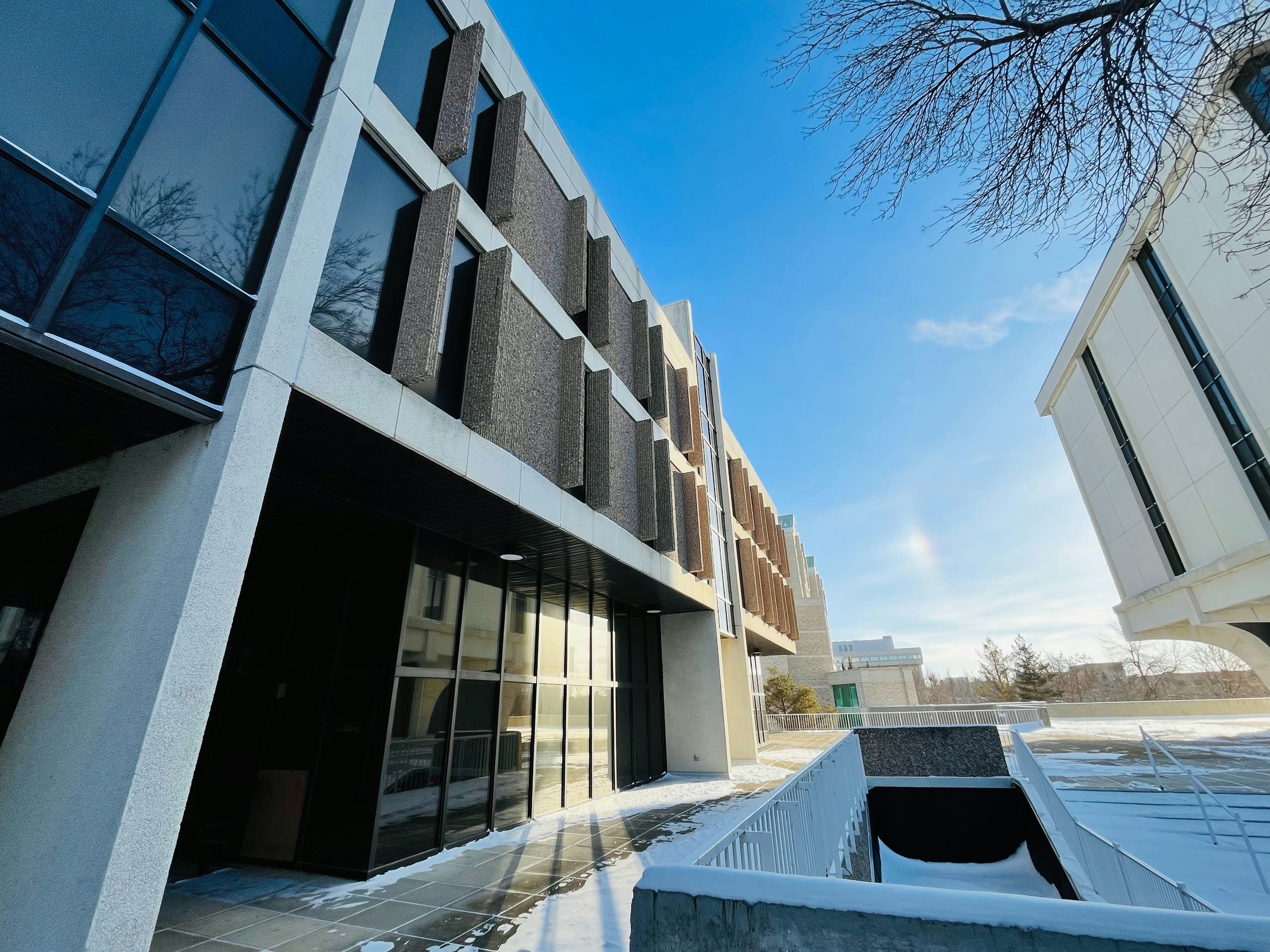 a building that has a lot of windows on it