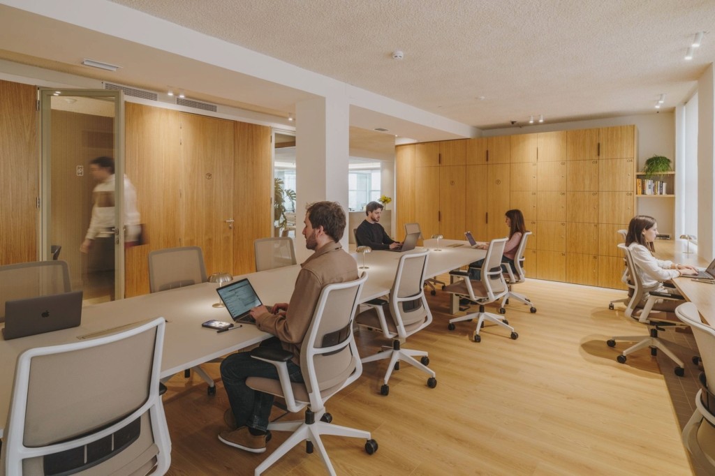 thi-cong-van-phong-tron-goi