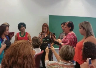 Cláudia Matta palestrando