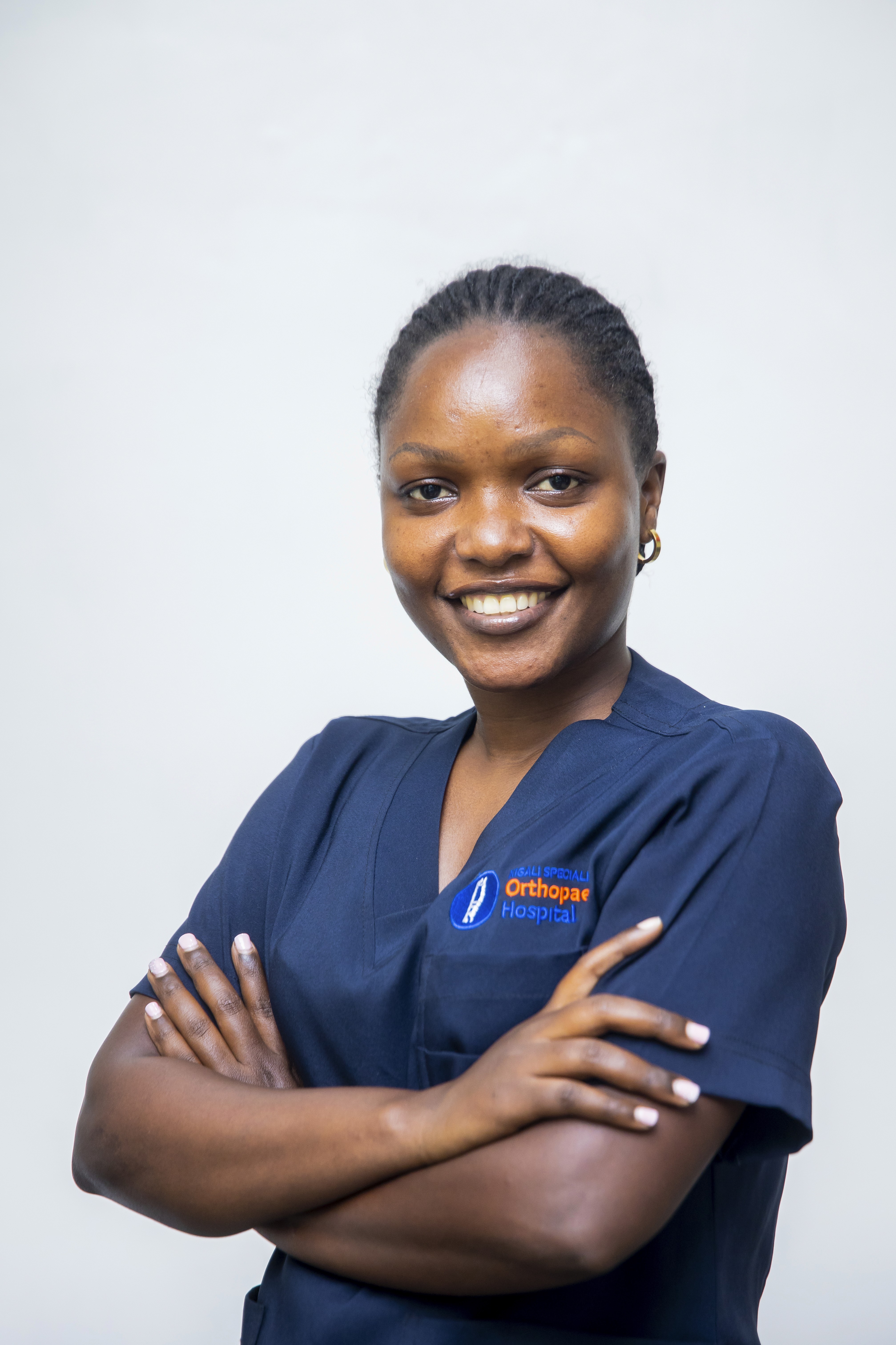 Mittlere Schuss weibliche Krankenschwester arbeitet