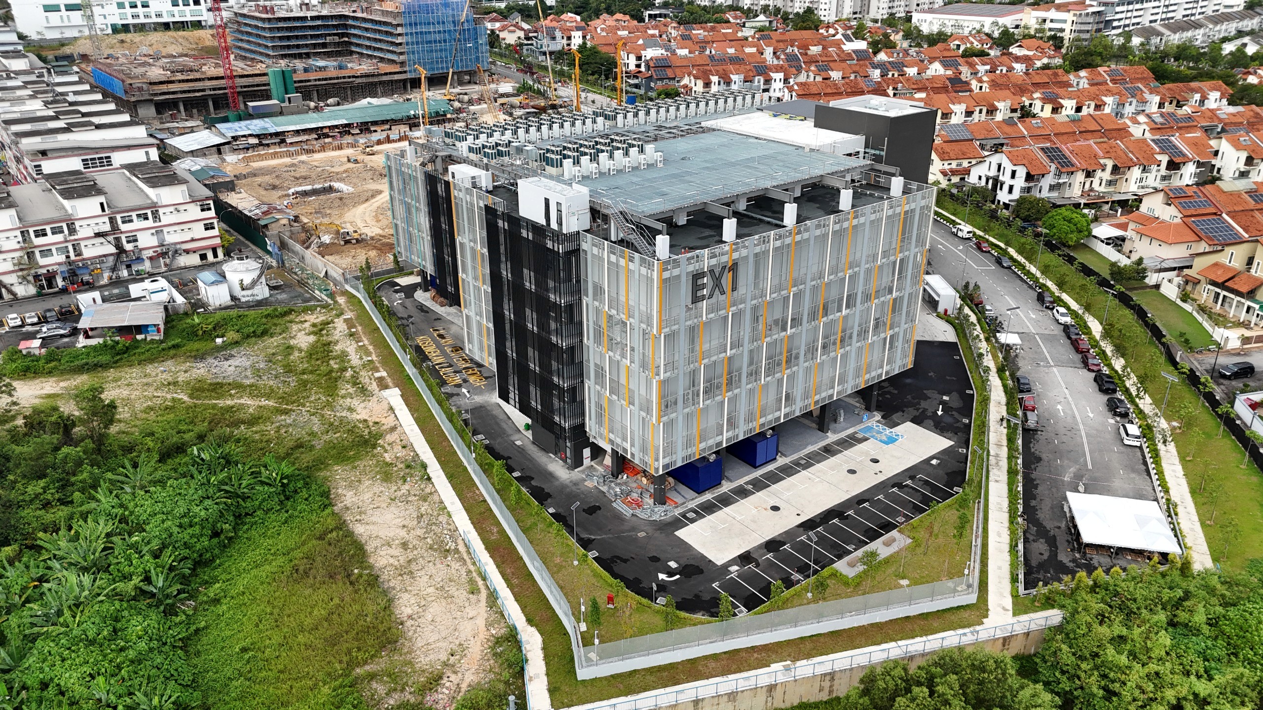 Exterior view of EX1 & EX2 Data Centre project by Asima Architects