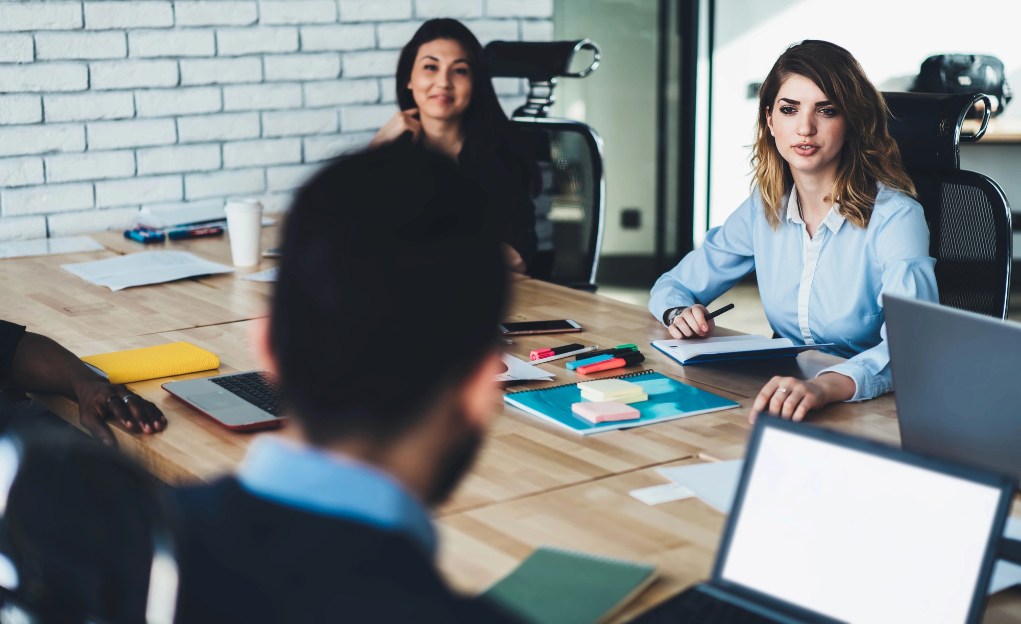 Die "Firmenvorstellung" taucht typischerweise in einem formelleren, administrativeren Kontext auf