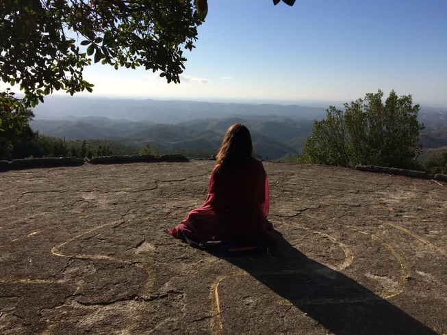 Silent retreat with Zen meditation, yin yoga and daily mindfulness practice in a calm, natural environment.