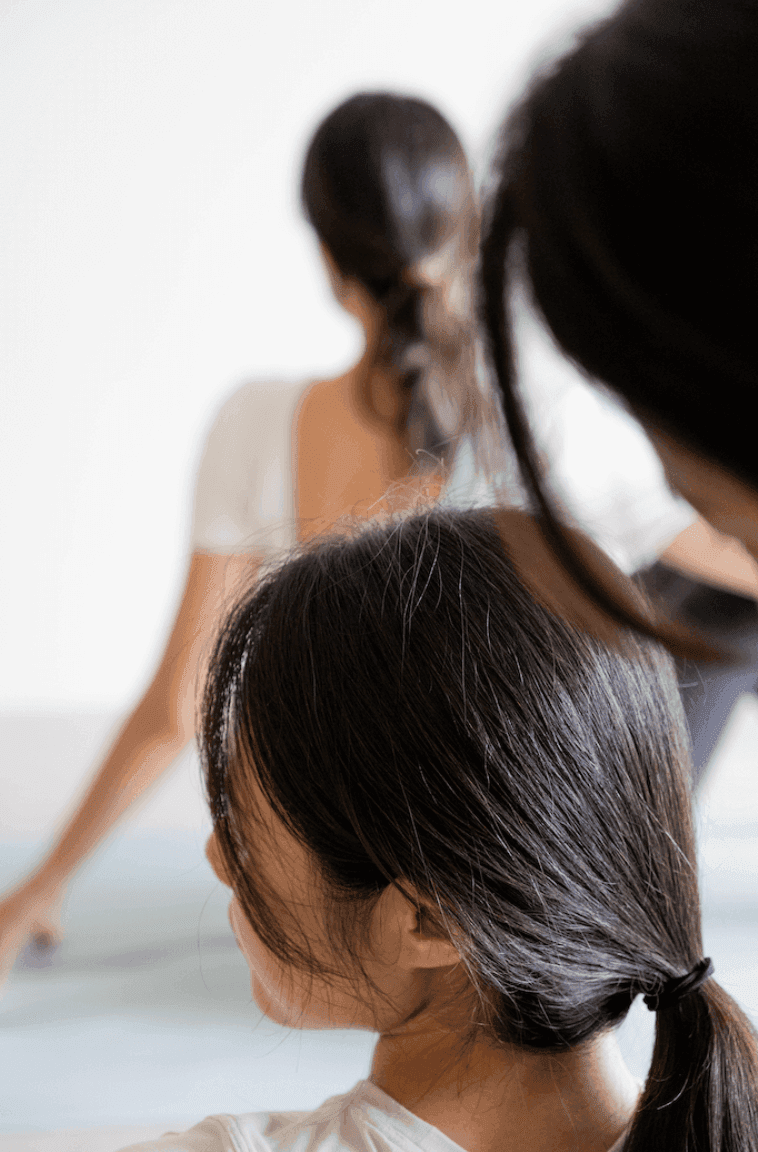 広尾・西麻布の静かなヨガ&瞑想スタジオのラウンジ内観(最大6名・日本語/英語対応)