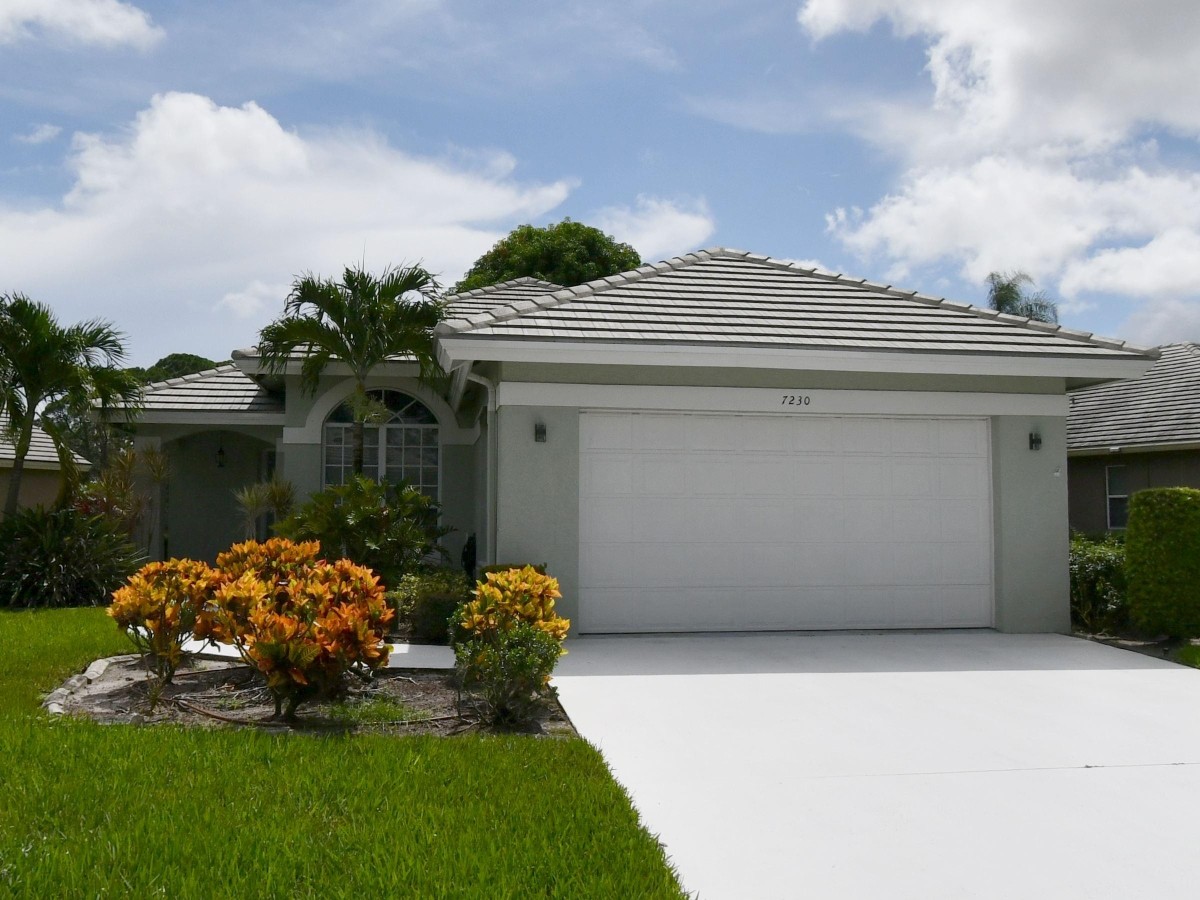 1994 New Roof Construction in Marsh Landing, PGA Village, Port St Lucie with Entegra Flat Broomswept Tile in Natural Gray