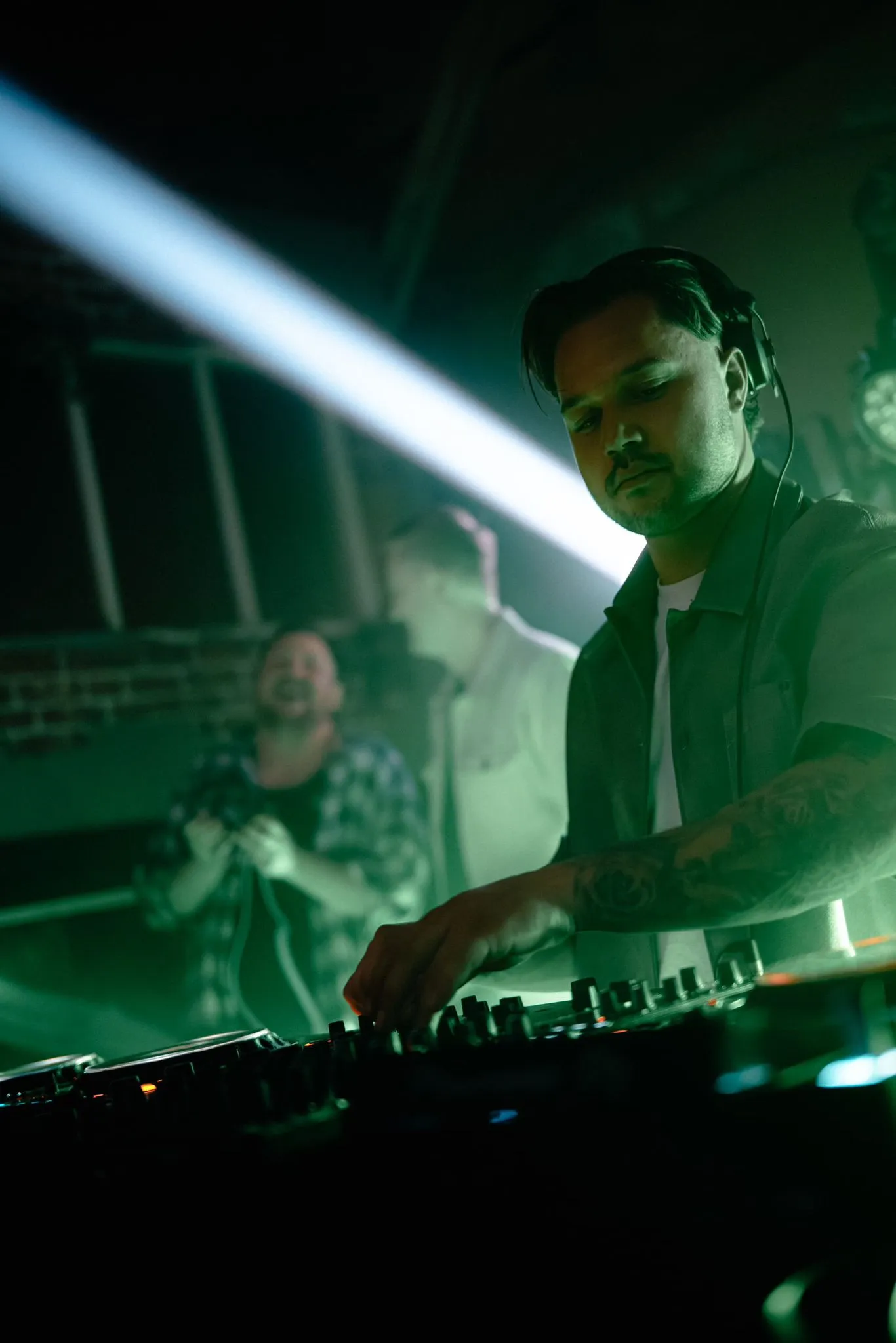 Buitenaards DJ GYZ