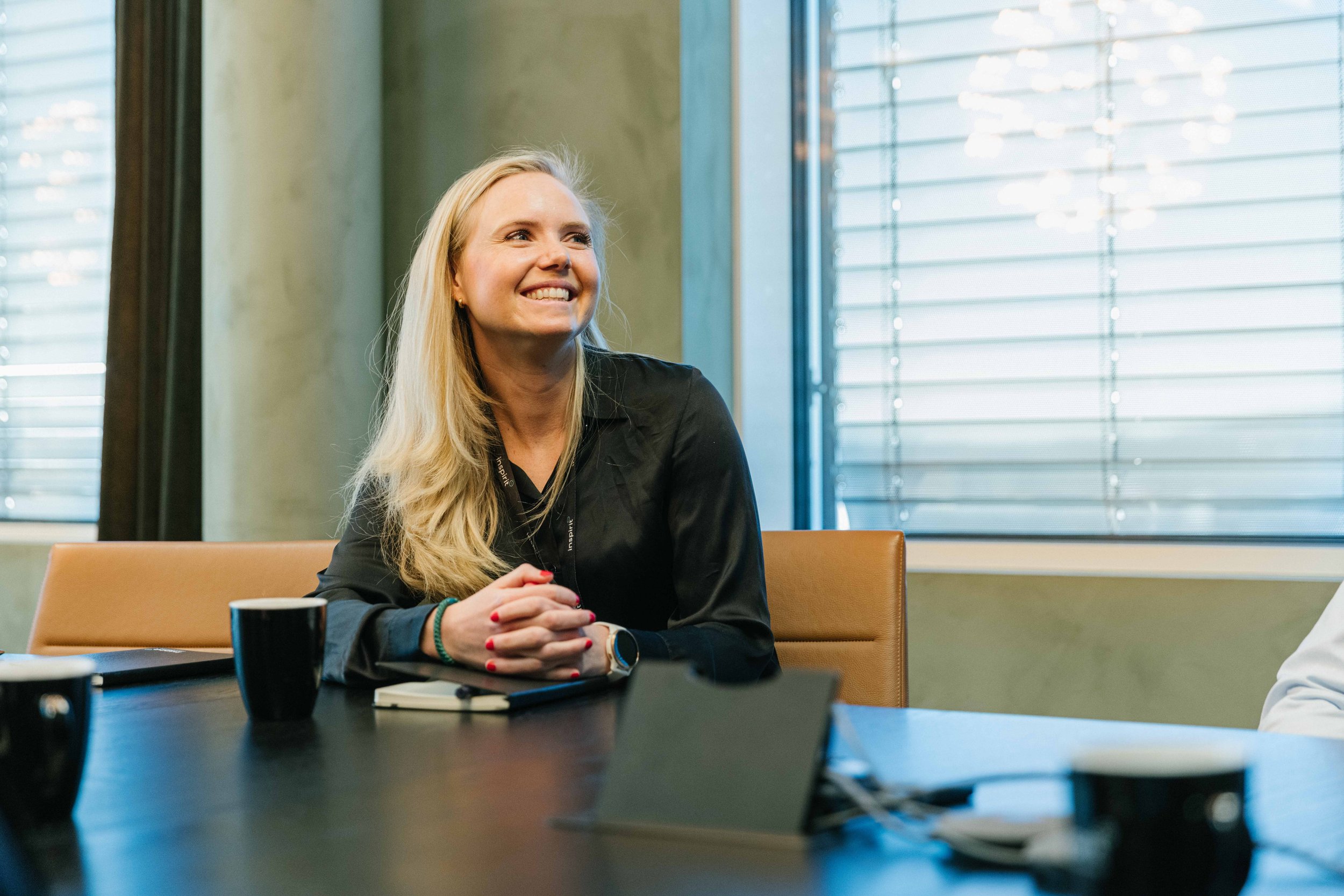 HR-sjef Emilie ved et møtebord