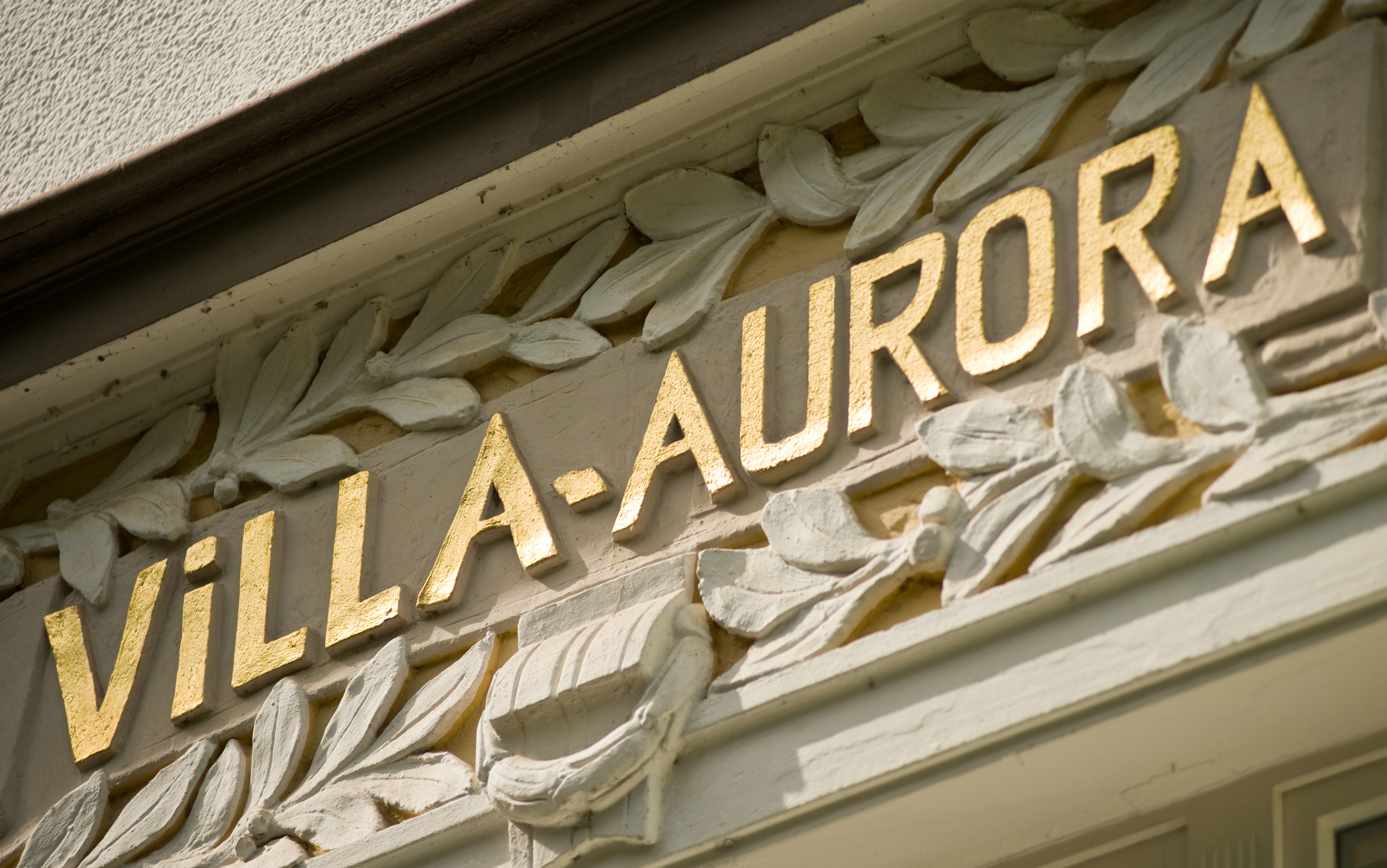 Villa Aurora Gebäude Schriftzug