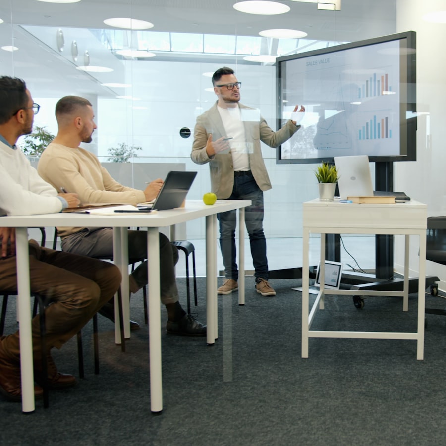 Enterprise change management expert guiding teams through large-scale digital transformation initiatives