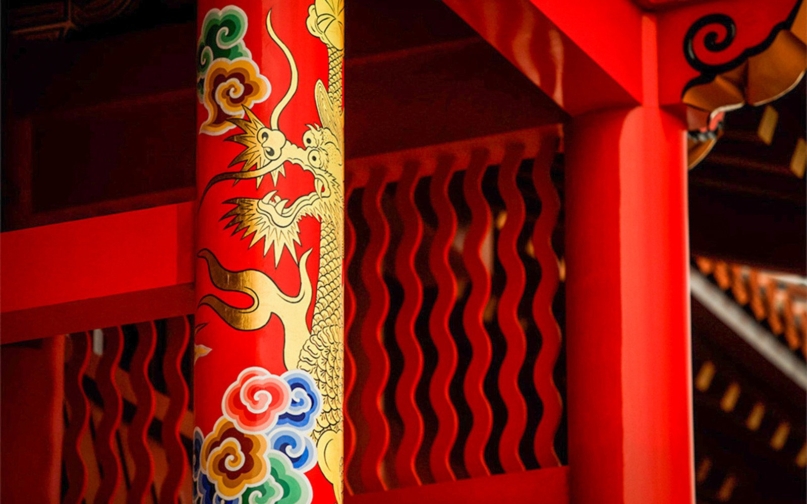 Decorative dragon pillar at Okinawa Shurijo Castle Park.