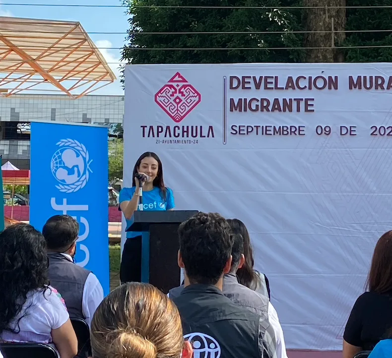 Luisa Meza presentando un proyecto de UNICEF al gobierno de Tapachula