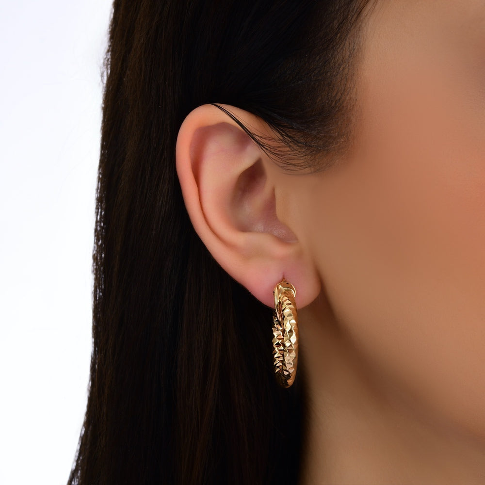 Assos 14 Ayar Altın Klasik Desenli Şık Halka Küpe Modeli