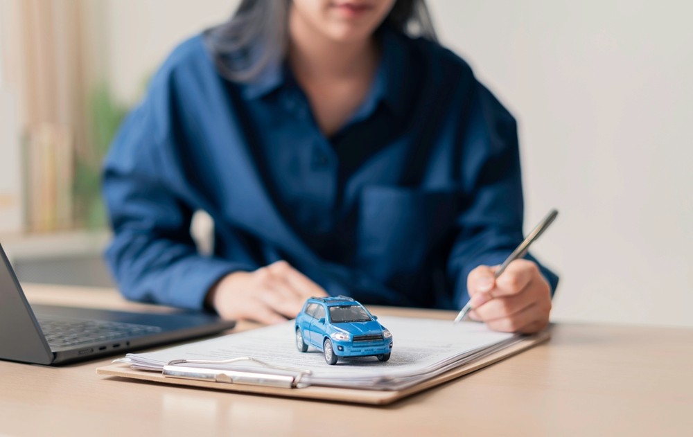 Imagine cu o polita de asigurare RCA