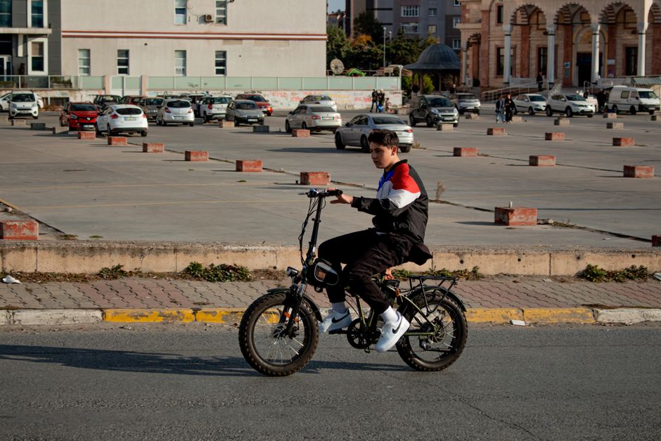 Novas Regras Para Bicicleta Elétrica: Adolescentes Devem Ser Proibidos e Pais Podem Ser Multados