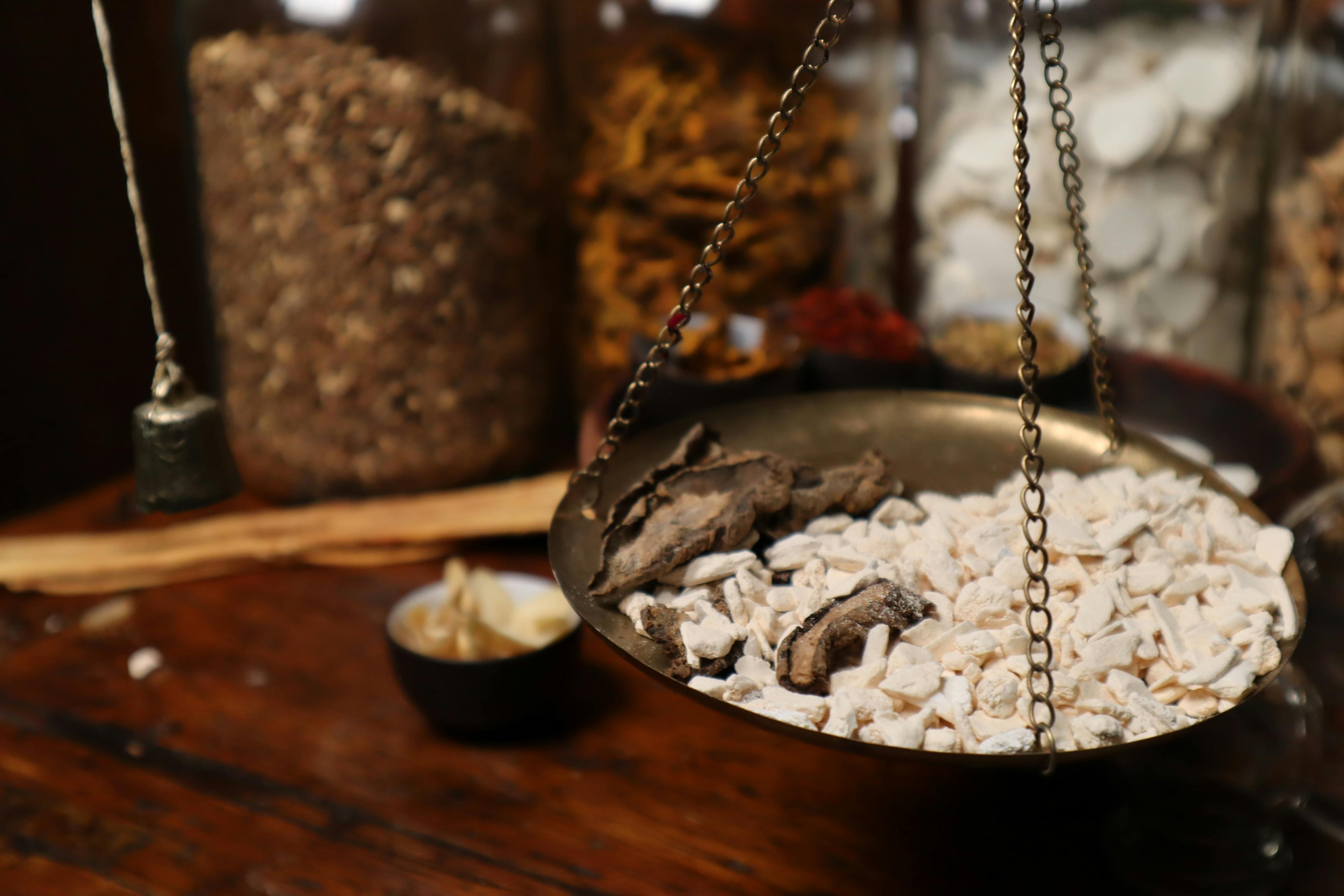 * traditional Chinese medicine herbs and tea