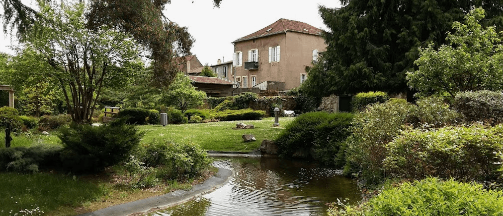 Réparation de toiture ancienne à Ars-sur-Moselle par AJS Toiture
