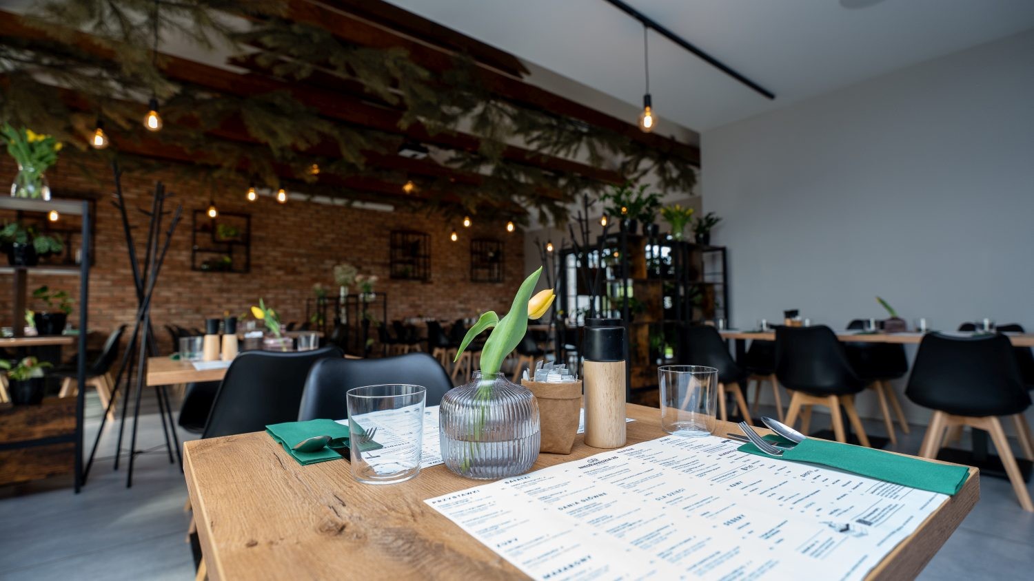 catering na szkolenie Poznań restauracja Niedźwiedzia 25 menu i stolik