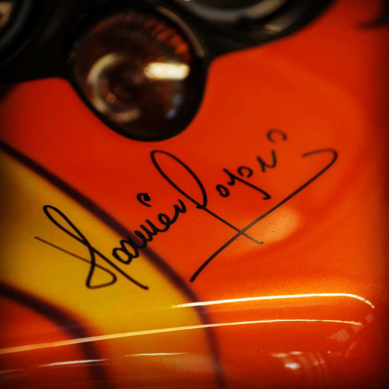 Pagani Zonda F intervenido por la artista plástica Daniela Boo firmado por su creador el diseñador Horacio Pagani, ganador del premio Compasso d'Oro MIlan en 2022.