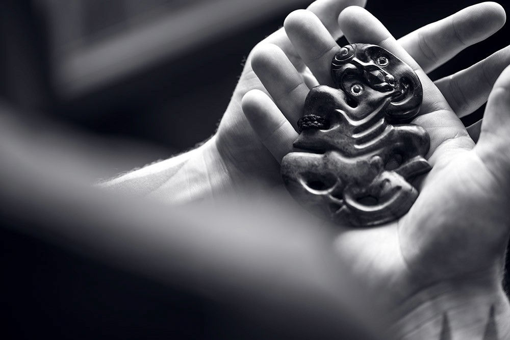 Taides brand photography by Kyttn. Clasping tiki