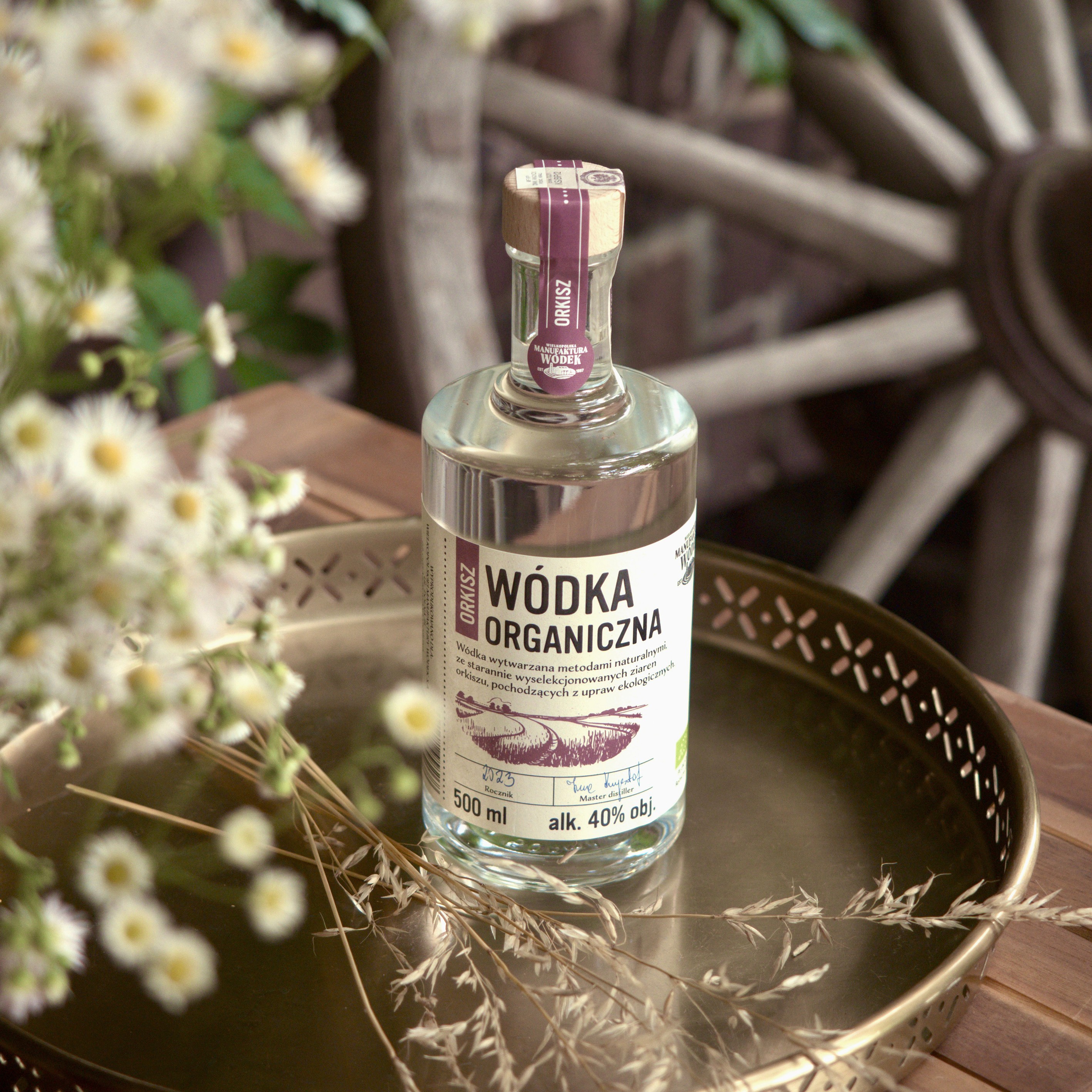 Wódka organiczna - zdjęcie wizerunkowe - projekt : Maja Żądło | Kreaturka