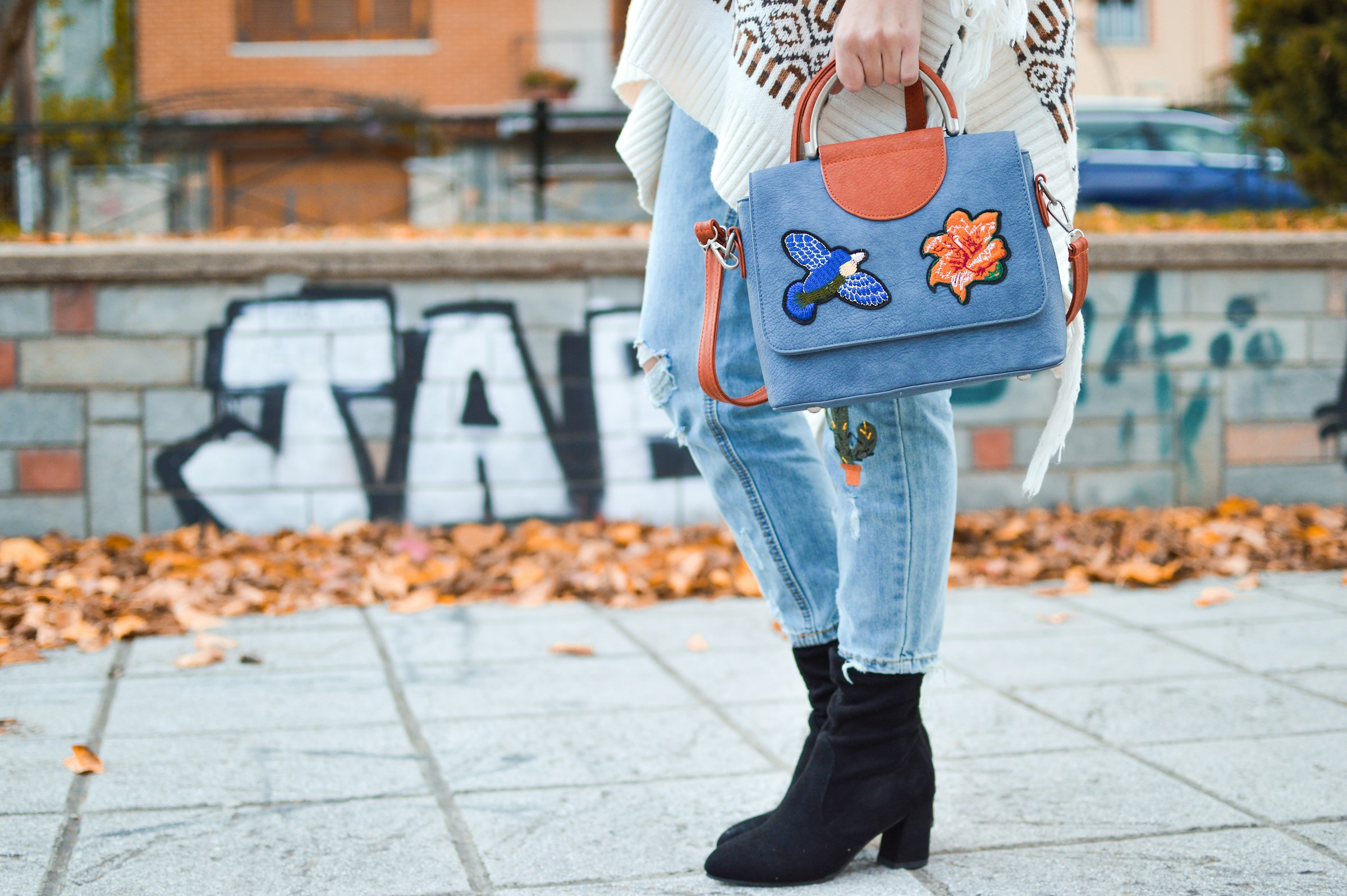 woman in beautiful outfit - Colors That Go with Navy Blue