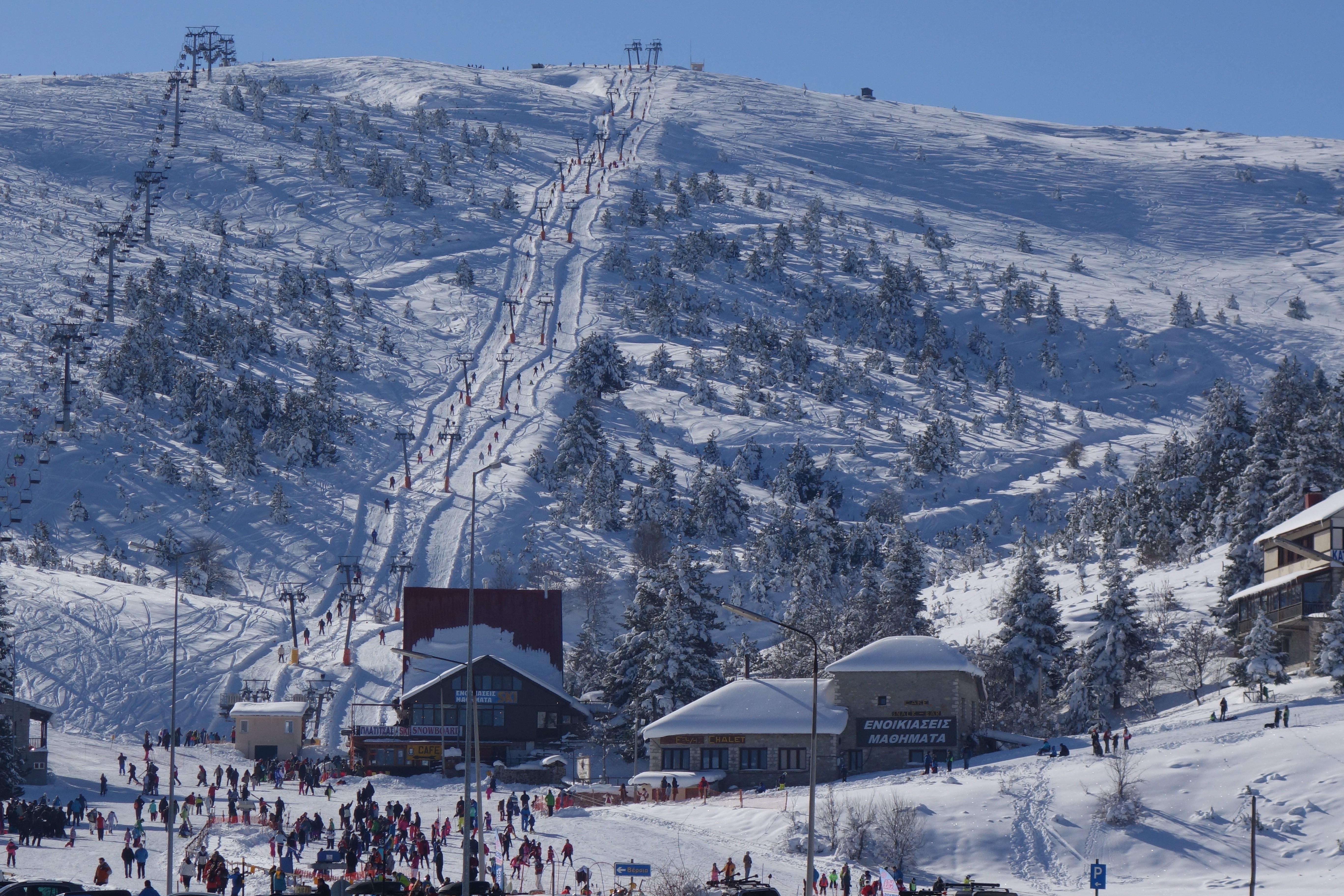 Skiing at 3-5 Pigadia near Palea Poli, boutique hotel in the old town of Naousa