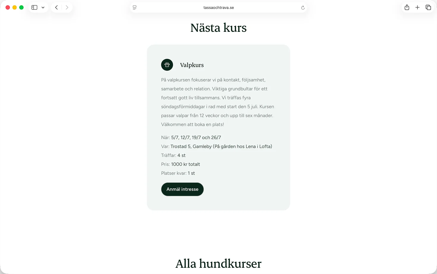 Kurskort för valpkurs på Tassa & Travas hemsida med datum, pris och anmälningsknapp.