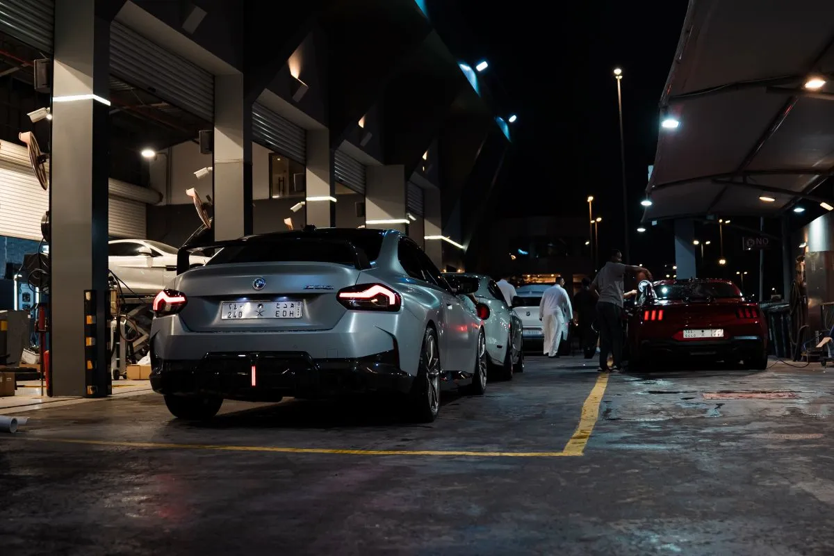 Car maintenance and washed cars