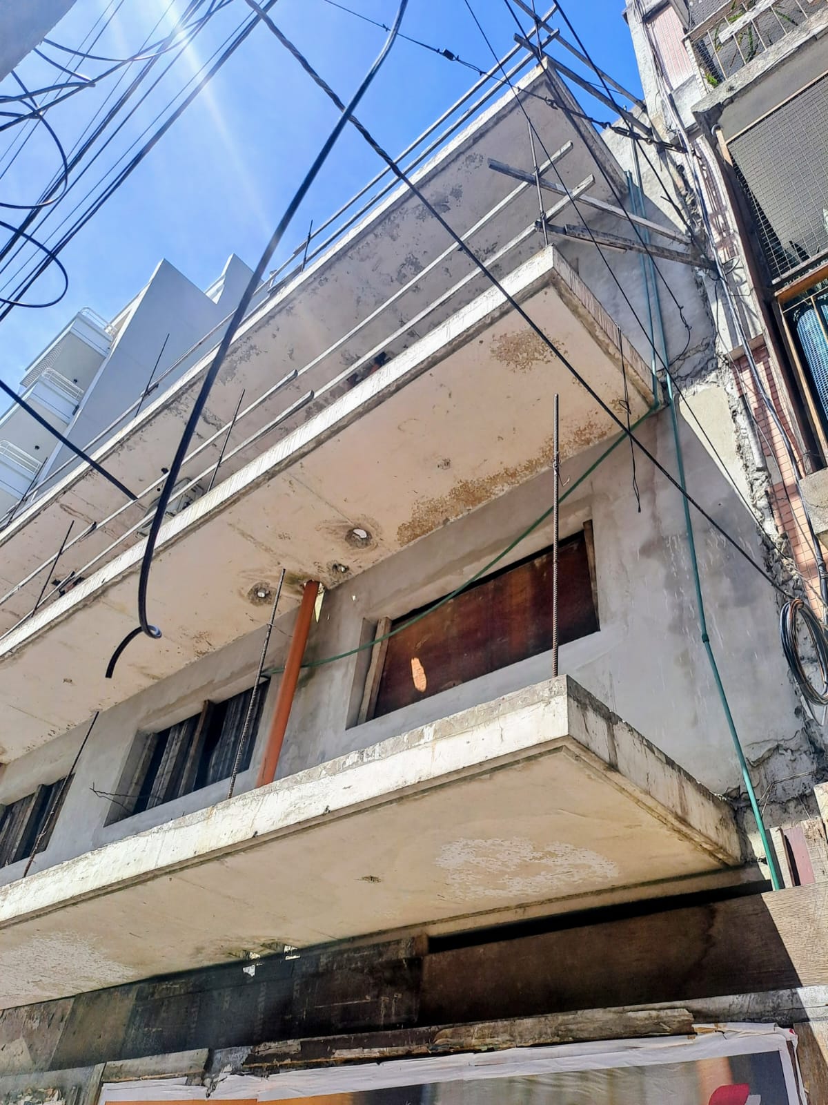 white and blue hospital bed