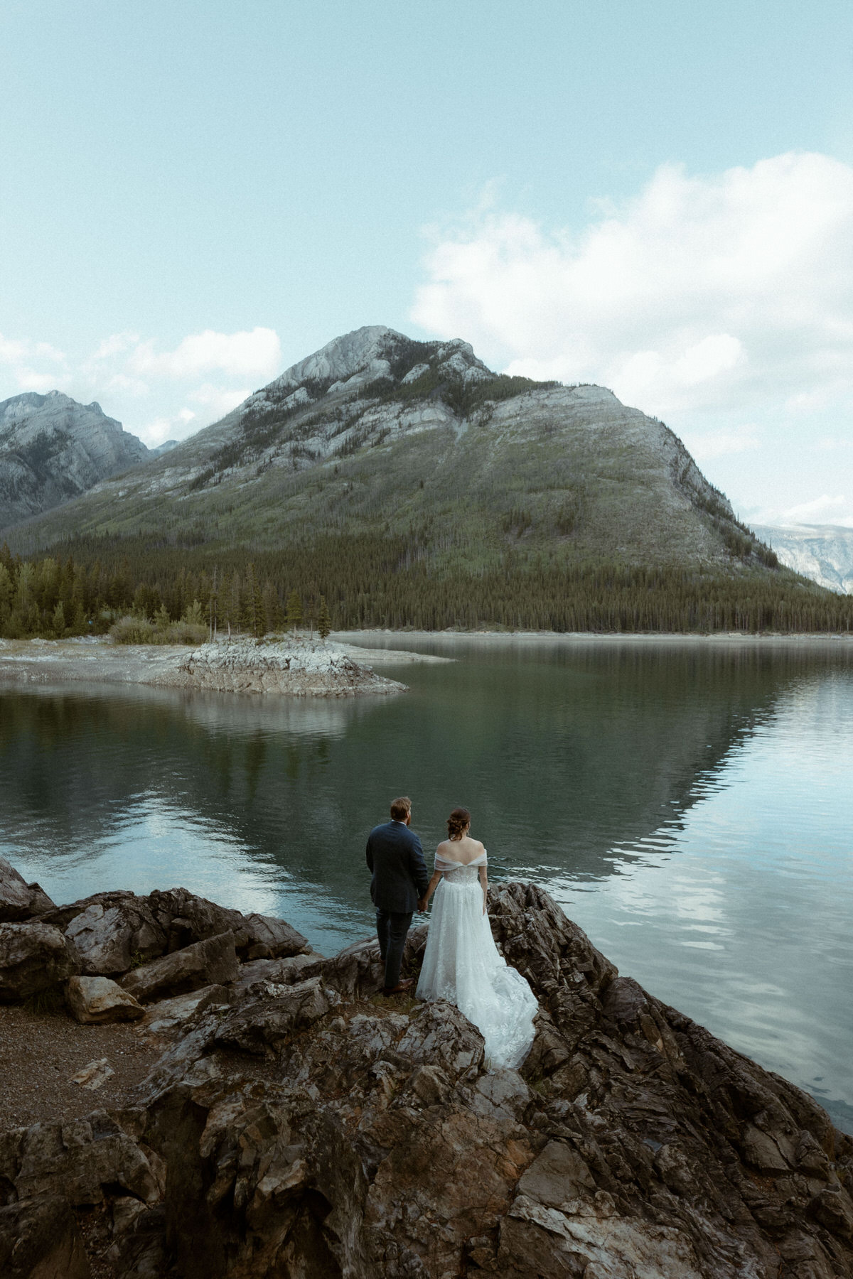 Elopement couple at lake in Canada Banff