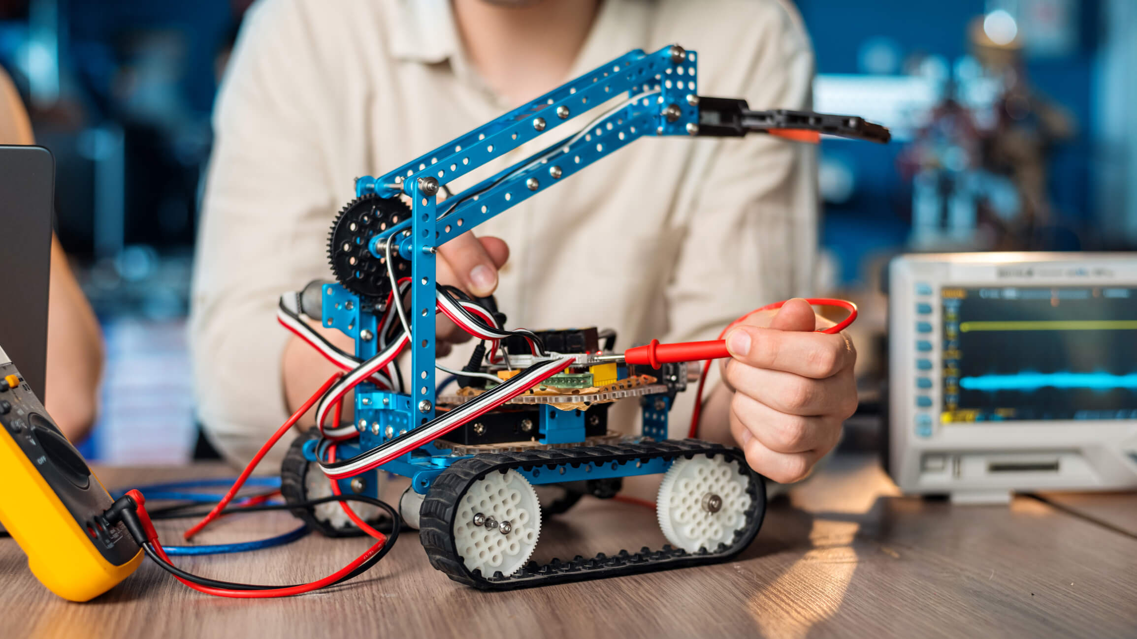 Děti se učí programování a robotiku v rámci technického vzdělávání v ČR