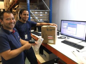 Funcionário colocando em prática o Mercantis Log