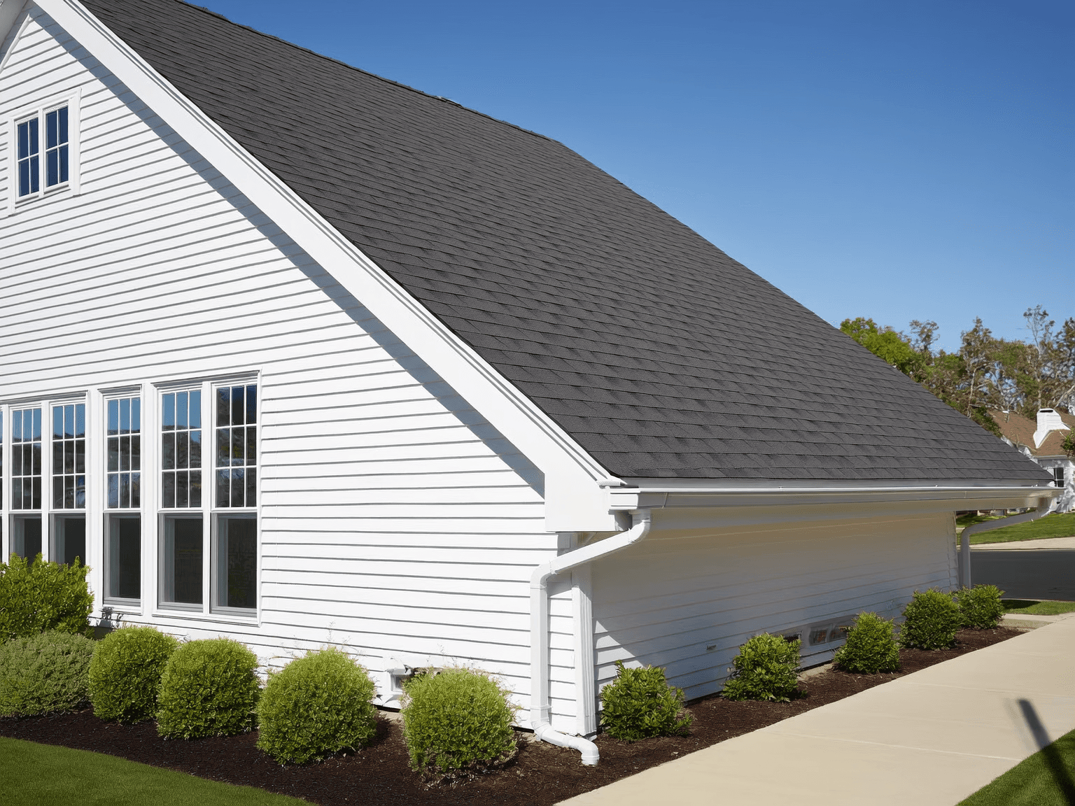 Clean white roofline of residential property in Fort Myers, Florida.