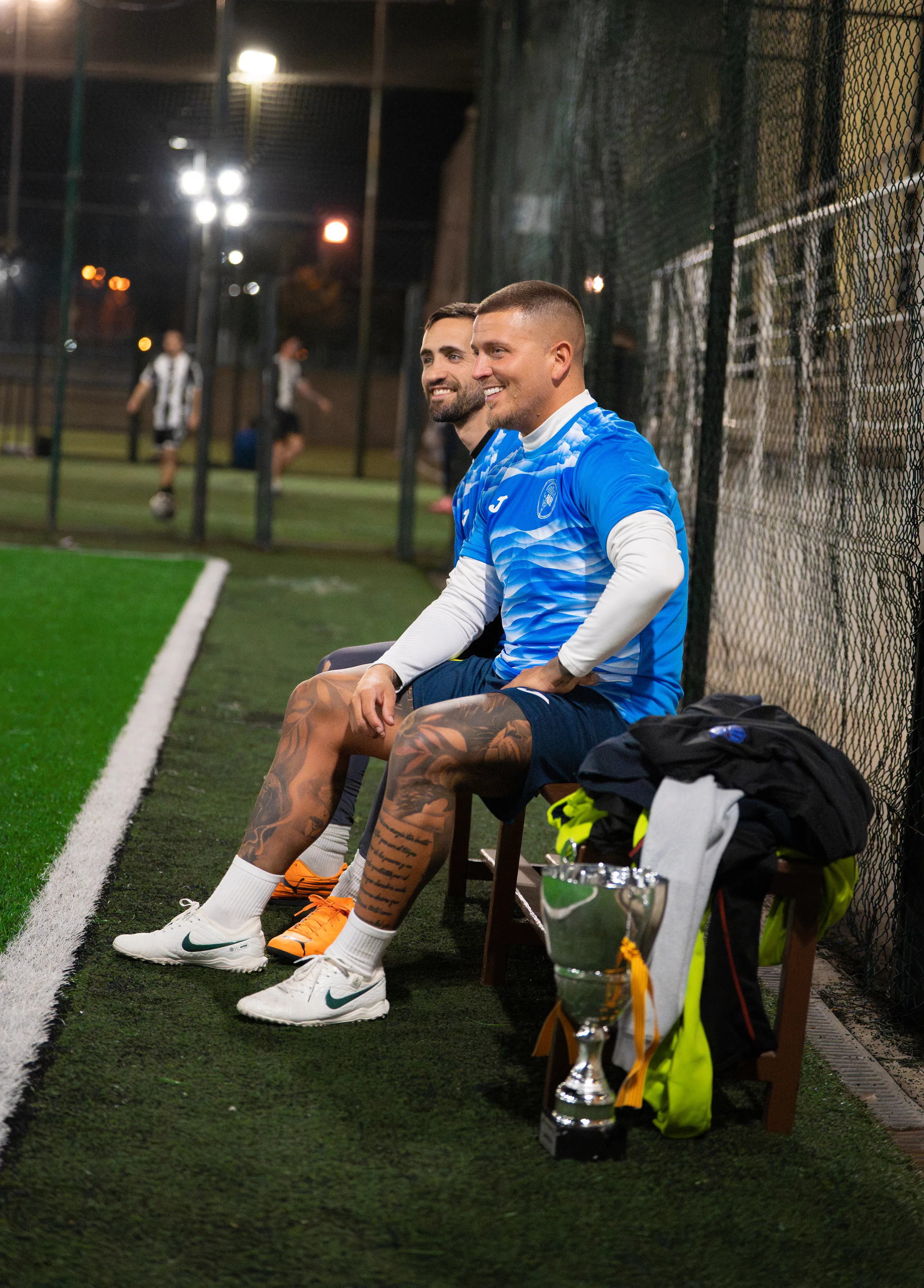 fotografía equipo en banco fútbol indoor en Promosportive Hospitalet por Nolan Pardo