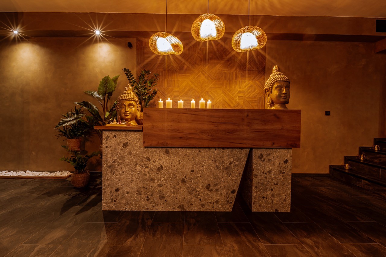 Elegantní a čistý interiér thajského a wellness salonu sítě LAYA Spa Ritual v Jablonci nad Nisou