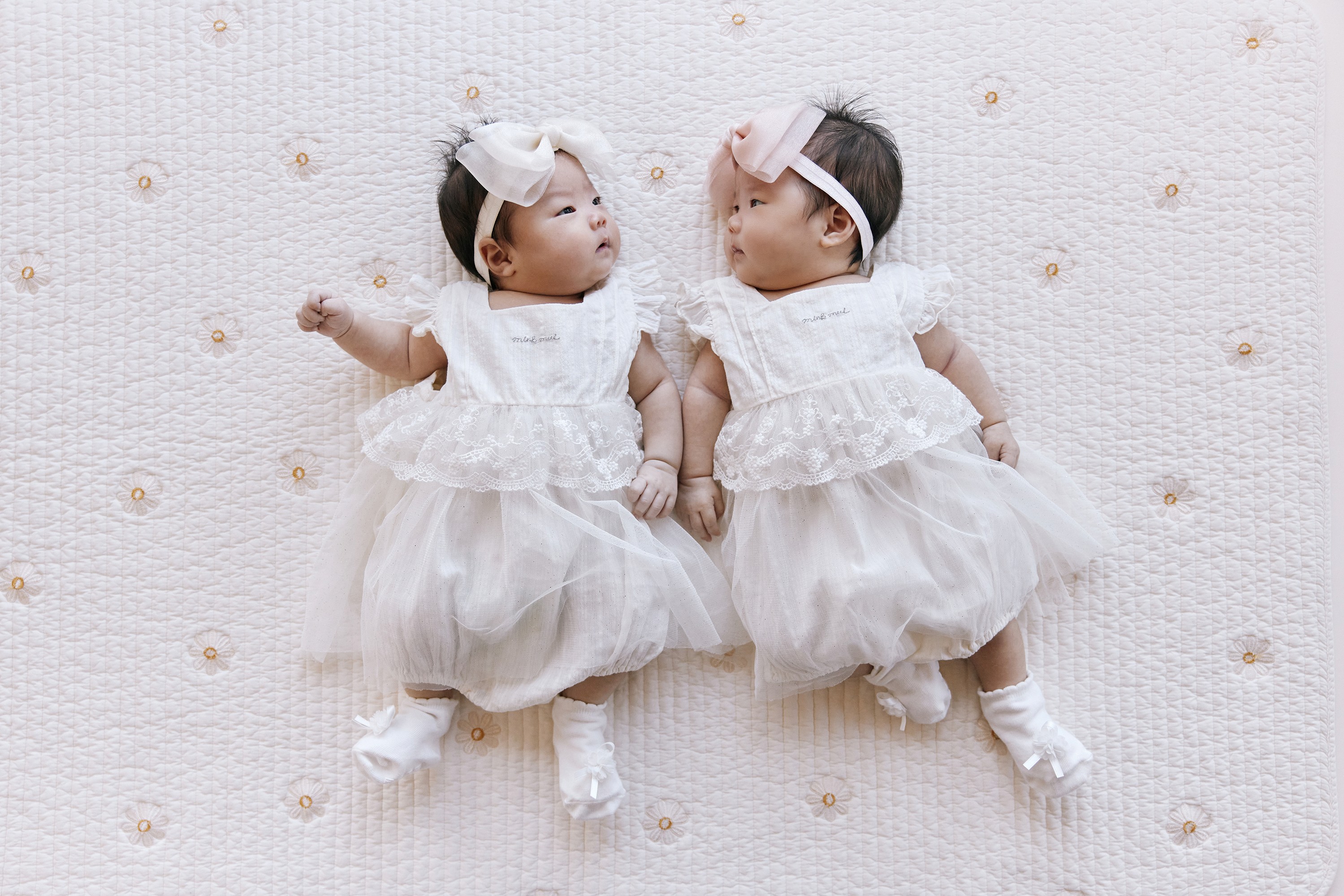 [필름커넥트] 용산 50일 쌍둥이 홈스냅 후기 | 작가추천 오는계절스냅