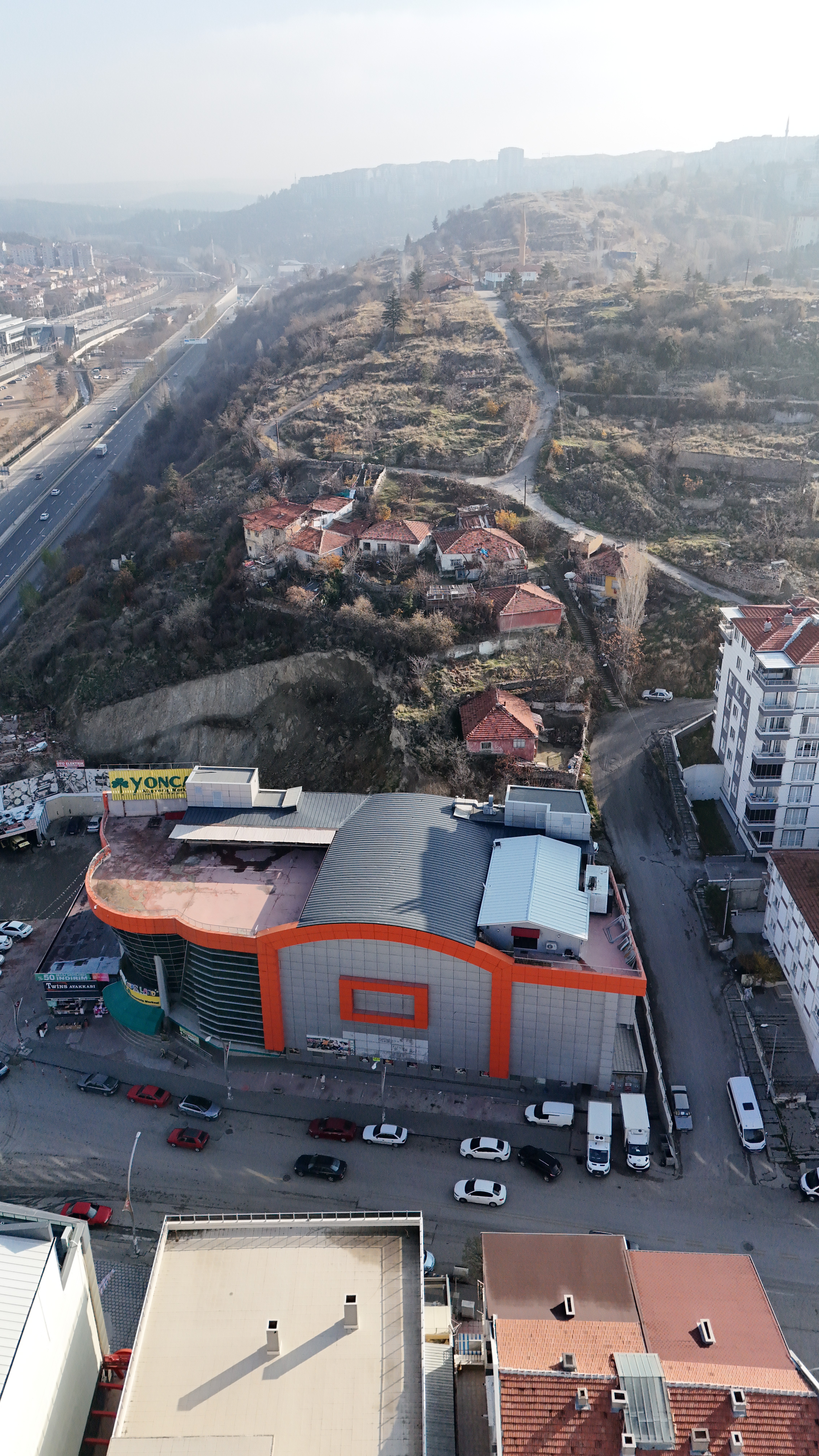 Alışveriş, günlük ihtiyaçlar ve sosyal yaşamı tek çatı altında buluşturan merkez.