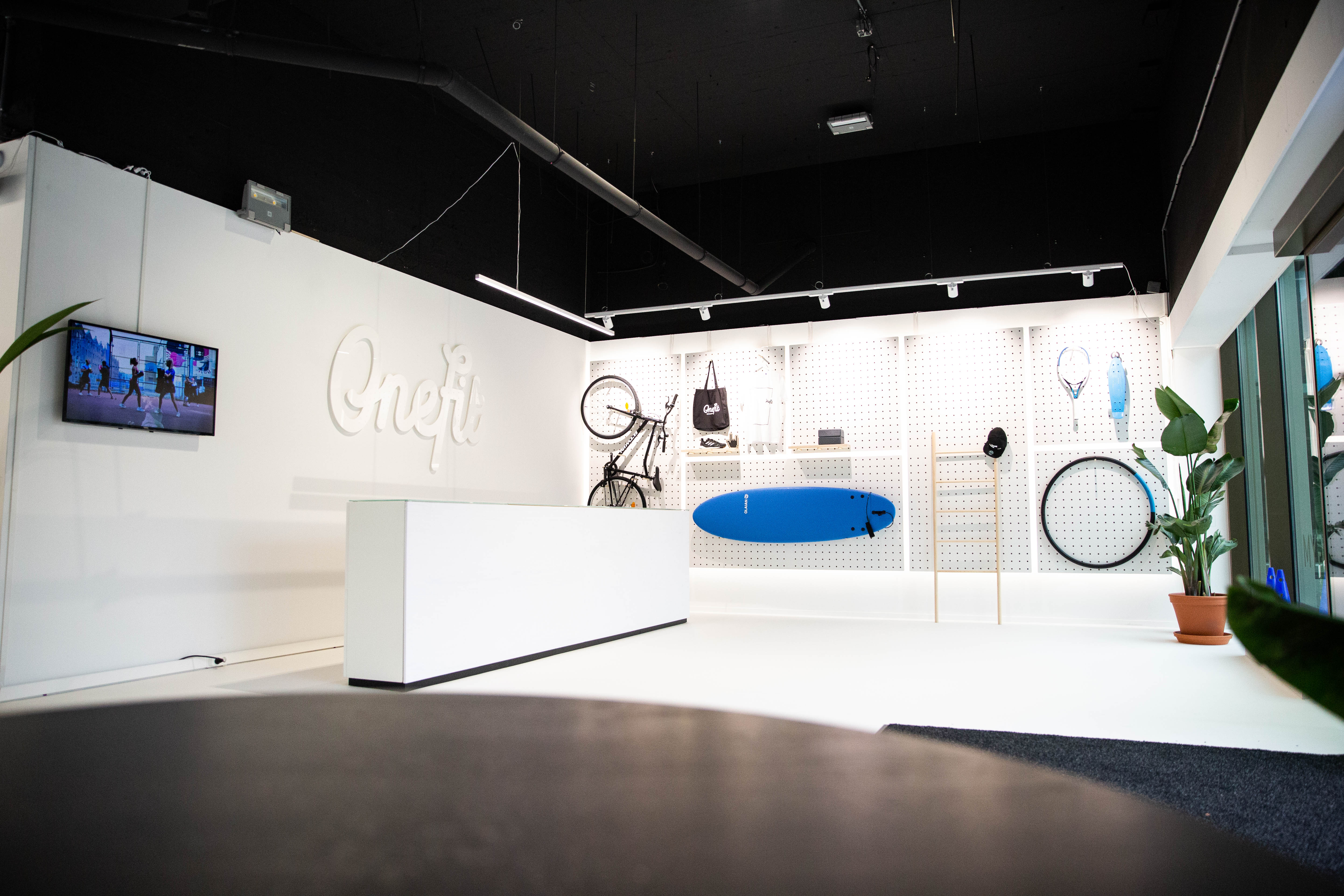 Interior photo of the Popup Gym with the entrance and shop area