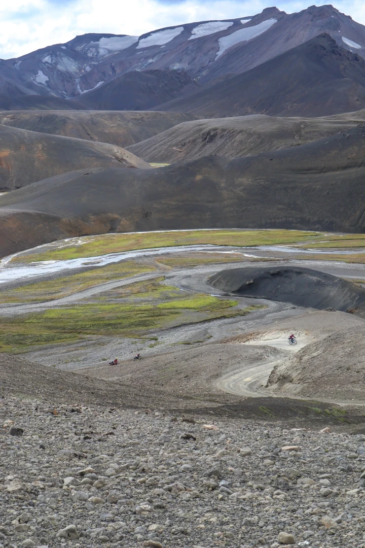 Wide landscape with gravel riders in Iceland highlands
