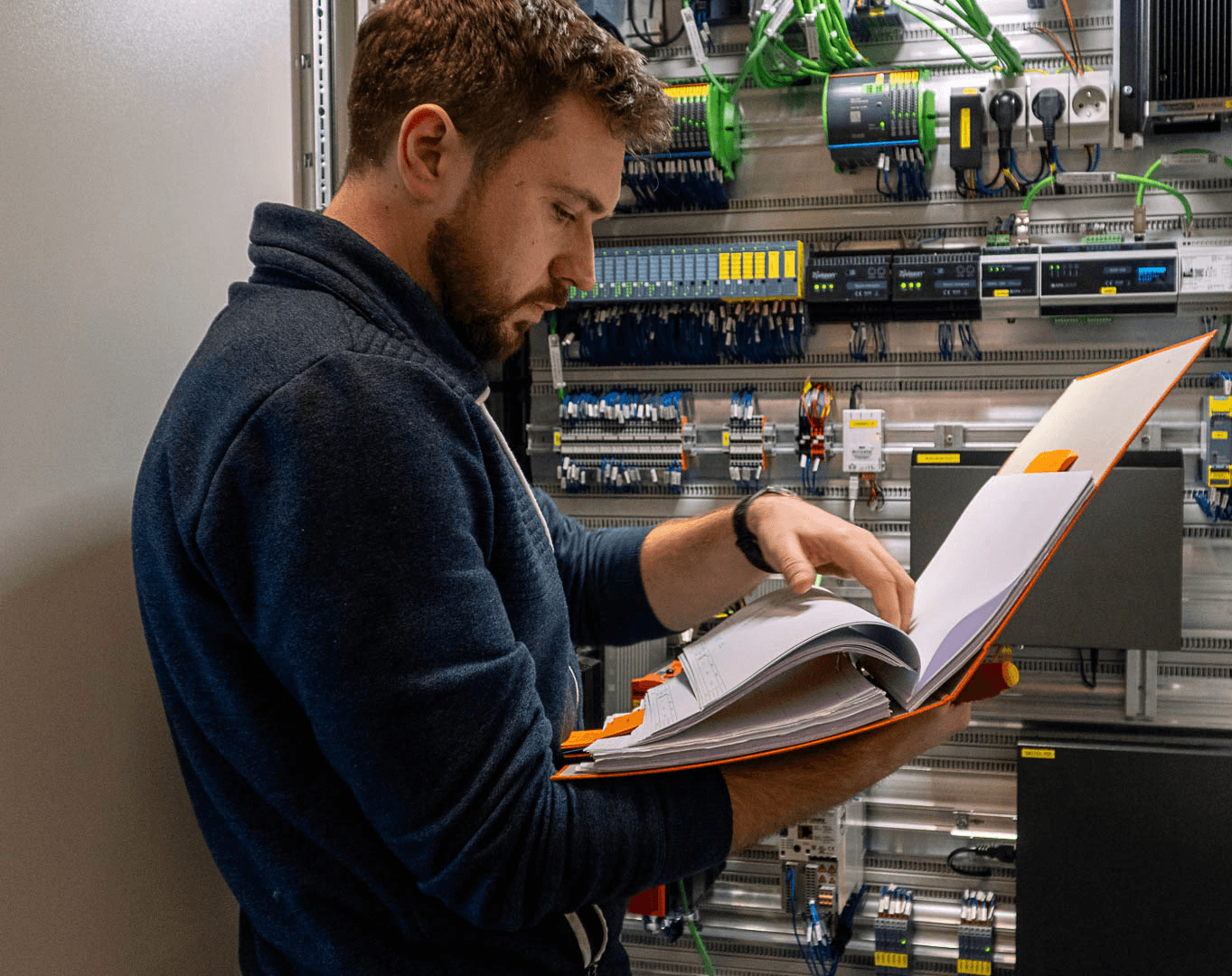 Autotikos kursai - žmogus skaito schemą