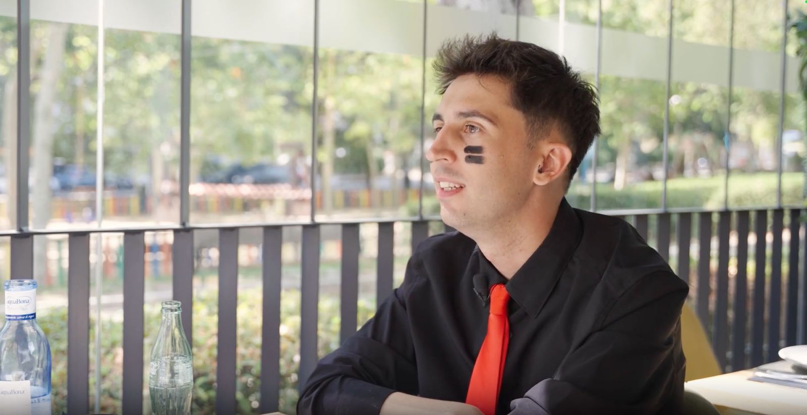 Videollamada con creadores.