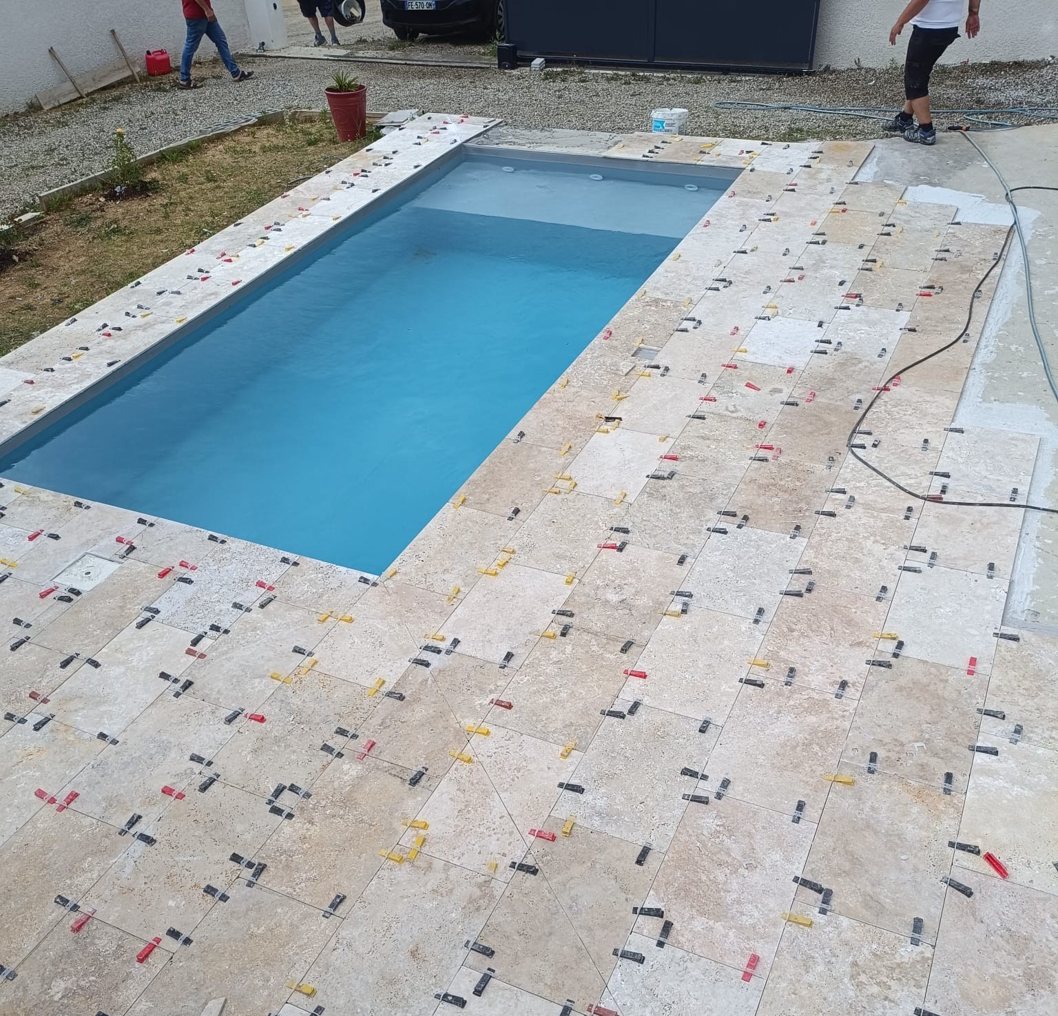 Modern banyo seramik döşeme uygulaması